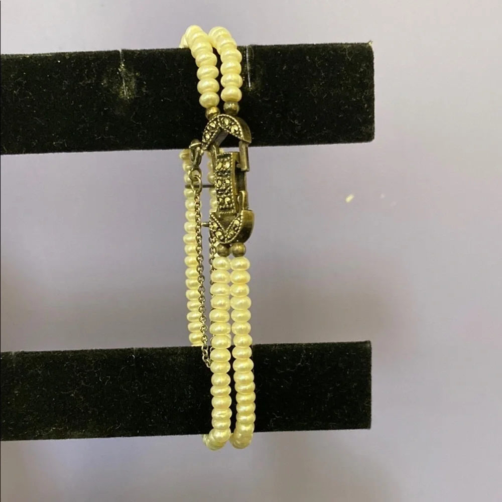 Elegant Pearl Bracelet with Silver Marcasite Clasp